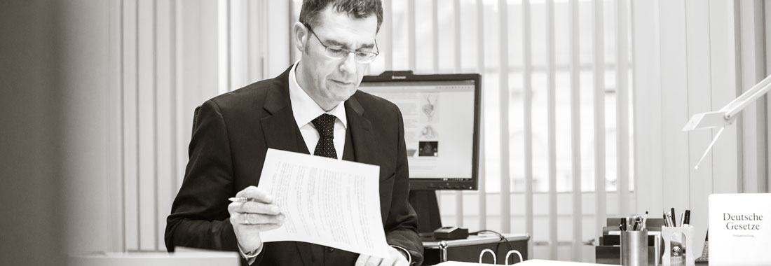 Helmut Eckart Ziegler im Büro Helmut Eckart Ziegler im Büro